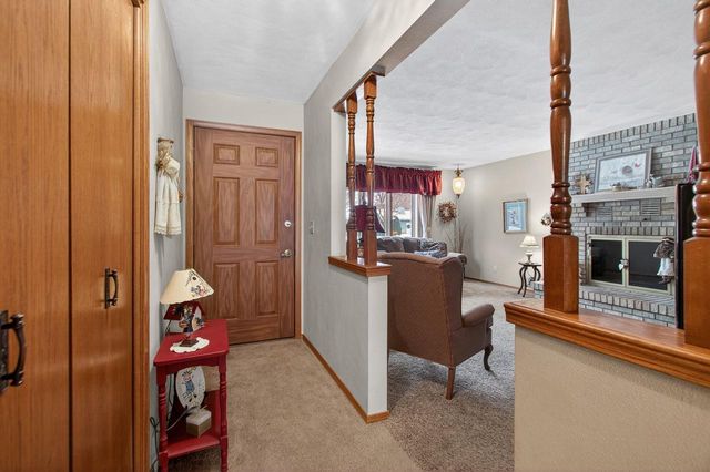 2516 W SUNNYVIEW CIRCLE, Appleton, WI 54914