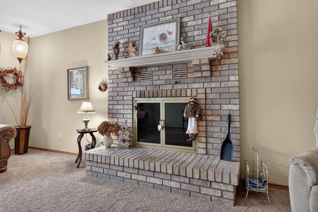 2516 W SUNNYVIEW CIRCLE, Appleton, WI 54914