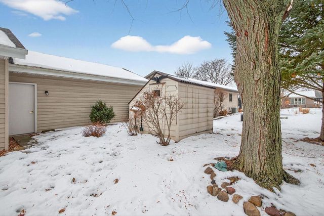 2516 W SUNNYVIEW CIRCLE, Appleton, WI 54914