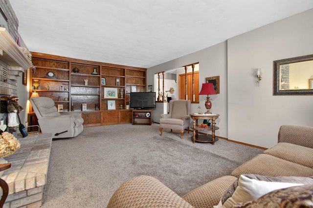 2516 W SUNNYVIEW CIRCLE, Appleton, WI 54914