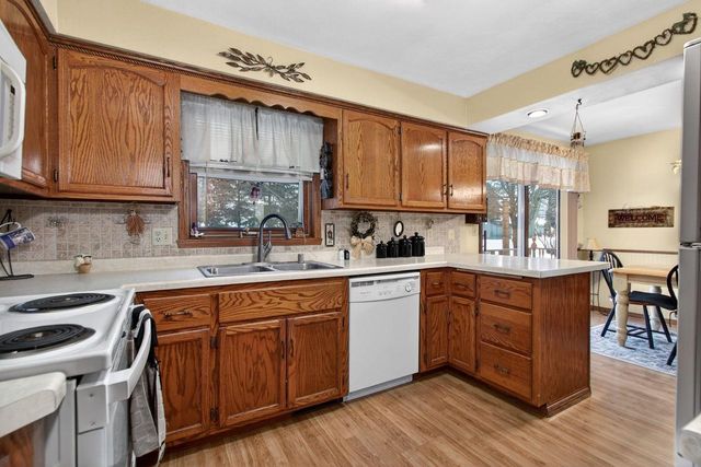 2516 W SUNNYVIEW CIRCLE, Appleton, WI 54914