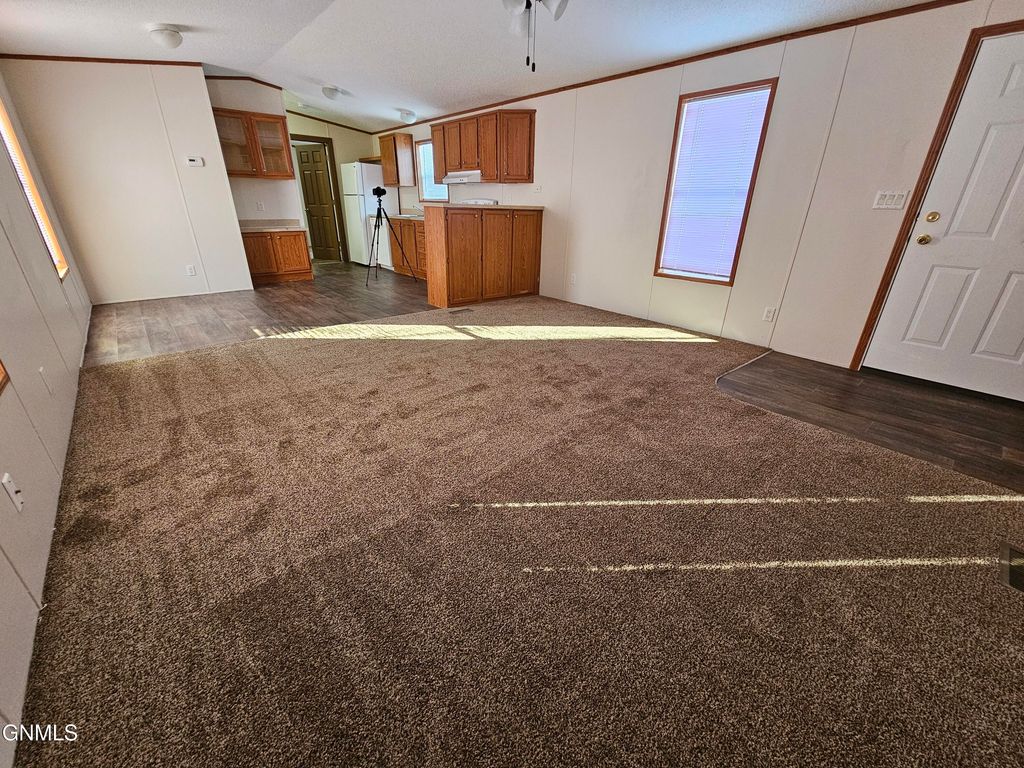 915 6th Avenue NW, Williston, ND 58801 photo 4