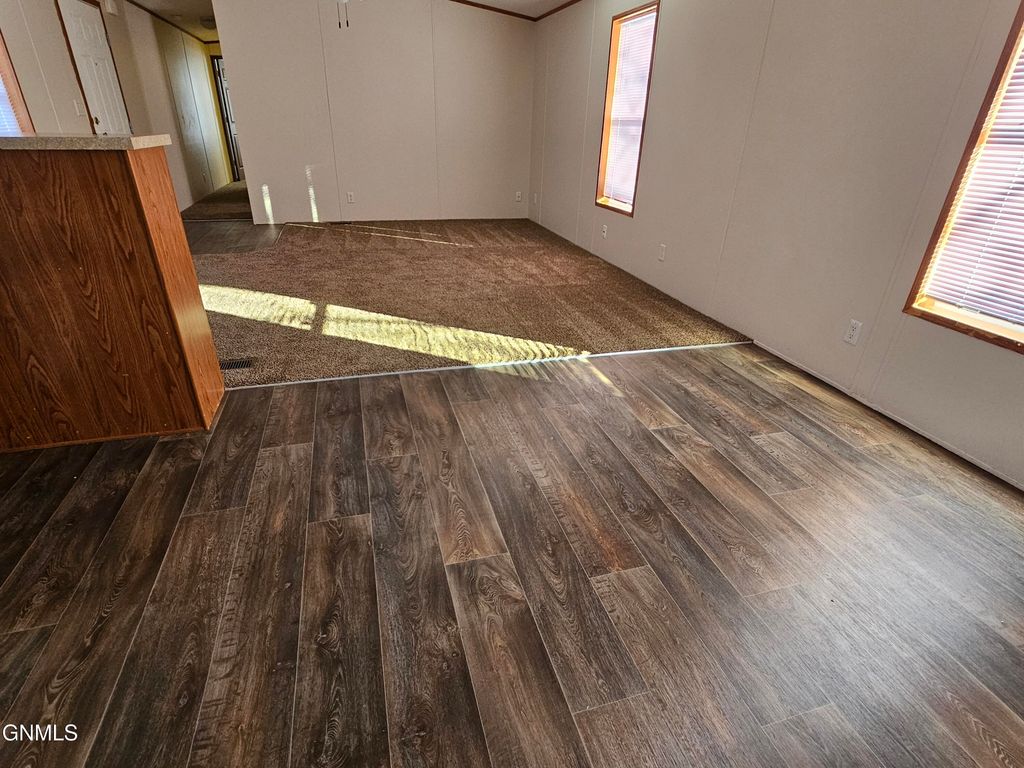 915 6th Avenue NW, Williston, ND 58801 photo 5