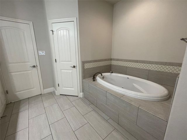 319 Tinker Trail, Burleson, TX 76028