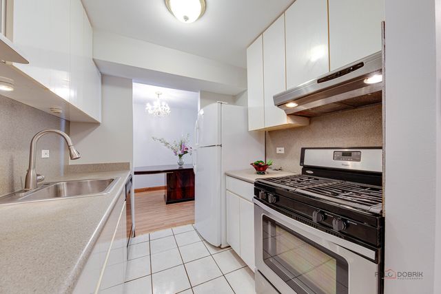 9 Oak Creek Drive 1903, Buffalo Grove, IL 60089