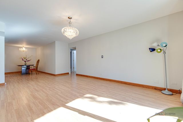 9 Oak Creek Drive 1903, Buffalo Grove, IL 60089