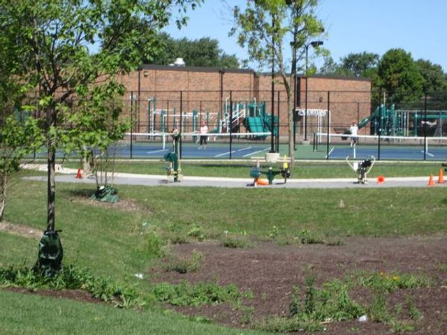 9 Oak Creek Drive 1903, Buffalo Grove, IL 60089