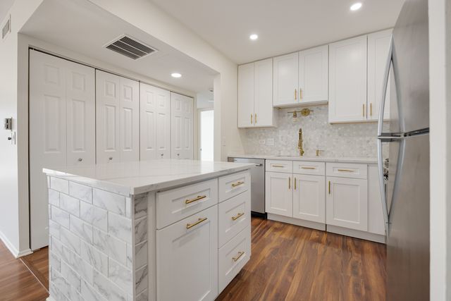 720 Wellington Avenue 117, Elk Grove Village, IL 60007