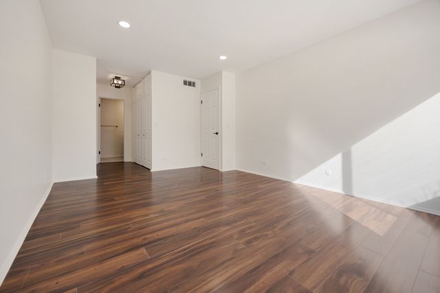 720 Wellington Avenue 117, Elk Grove Village, IL 60007