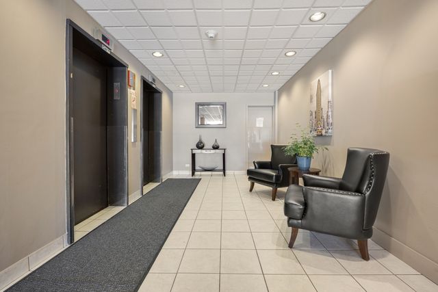 720 Wellington Avenue 117, Elk Grove Village, IL 60007