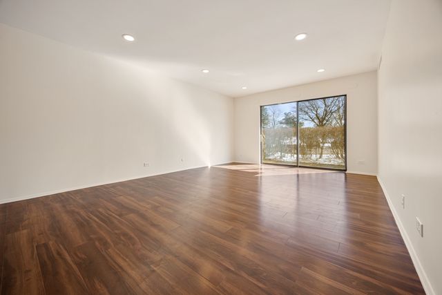 720 Wellington Avenue 117, Elk Grove Village, IL 60007