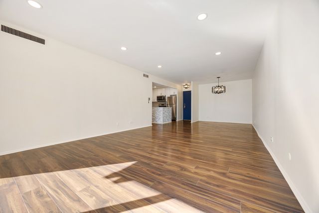 720 Wellington Avenue 117, Elk Grove Village, IL 60007