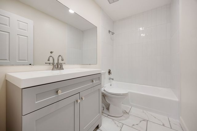 720 Wellington Avenue 117, Elk Grove Village, IL 60007