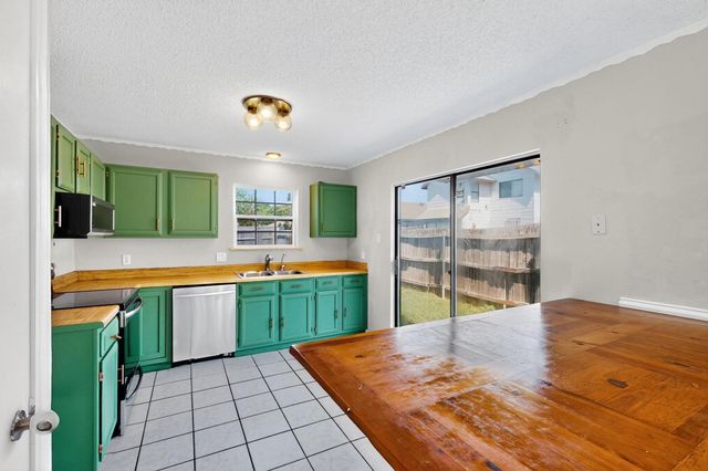 205 Callender Drive, Fort Worth, TX 76108