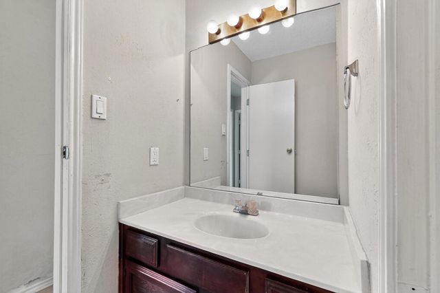 205 Callender Drive, Fort Worth, TX 76108