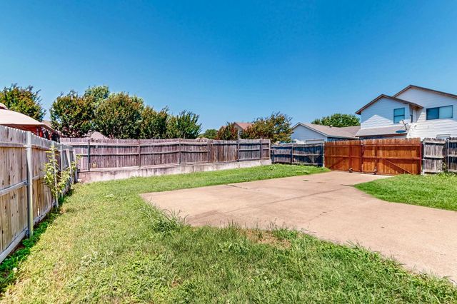 205 Callender Drive, Fort Worth, TX 76108