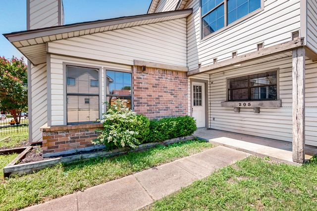 205 Callender Drive, Fort Worth, TX 76108