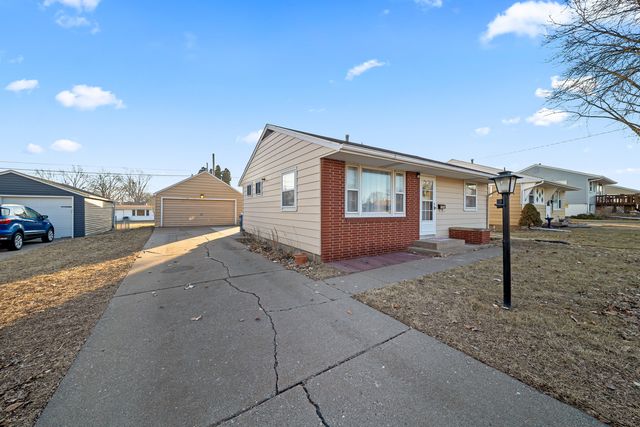 2003 N Fairmount Street, Davenport, IA 52804