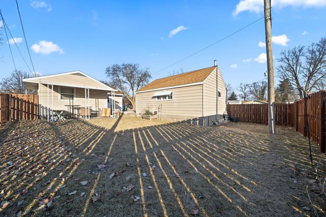 2003 N Fairmount Street, Davenport, IA 52804