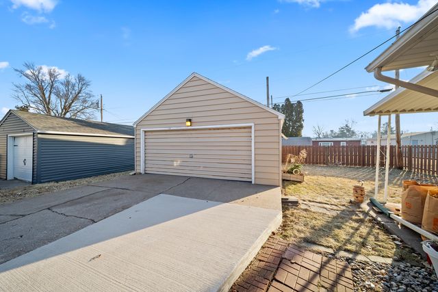 2003 N Fairmount Street, Davenport, IA 52804