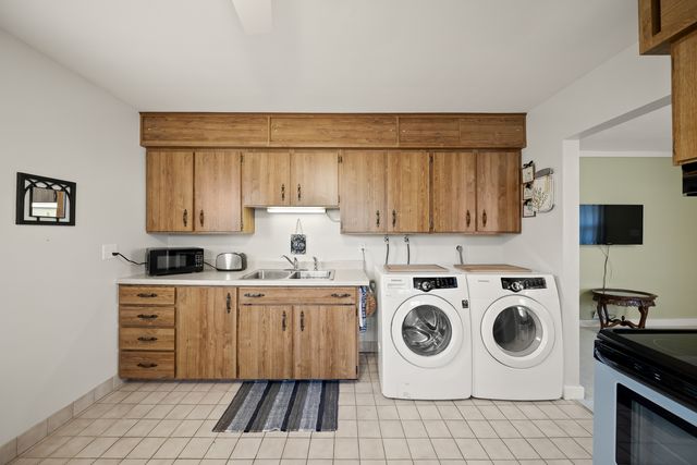 2003 N Fairmount Street, Davenport, IA 52804