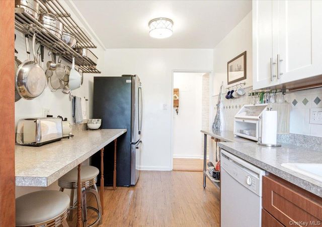 143-25 84th Drive 4J, Briarwood, NY 11435