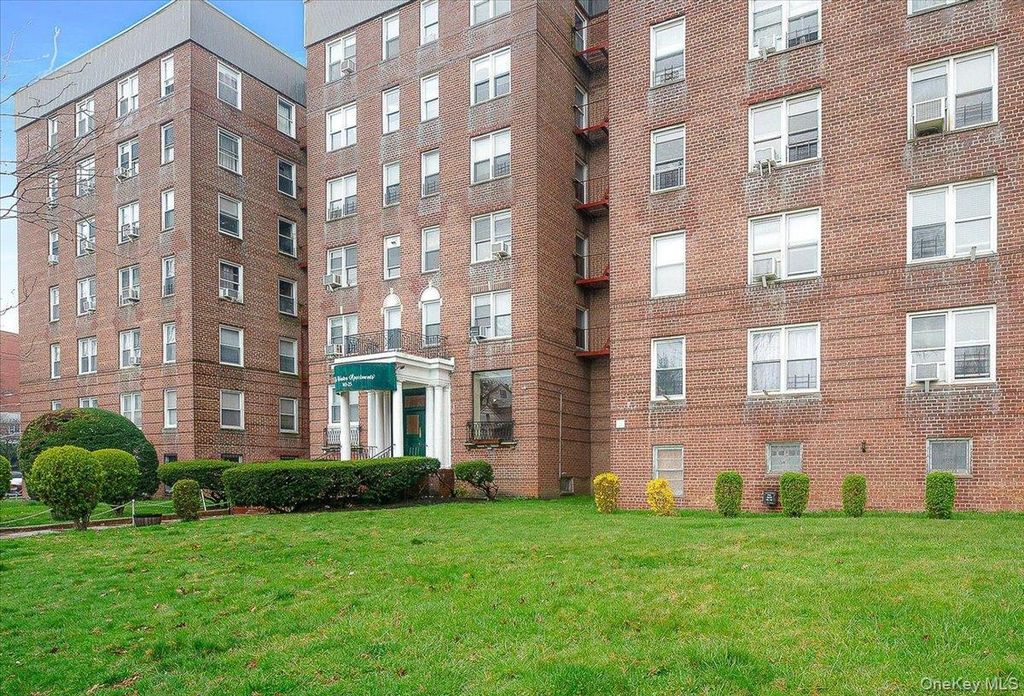 143-25 84th Drive 4J, Briarwood, NY 11435