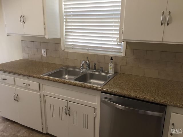 2915 Pine Street, Bakersfield, CA 93301