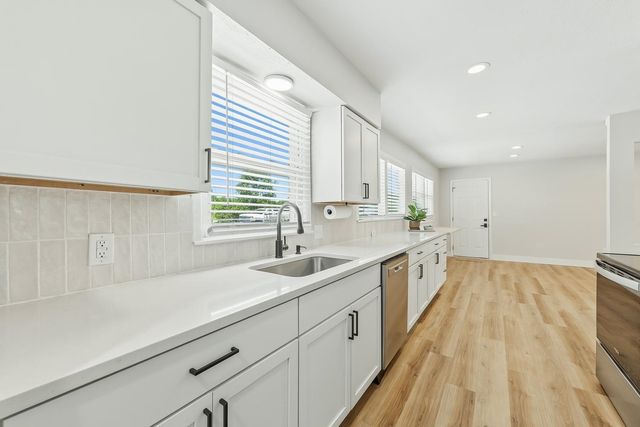 1520 S Andover Rd, Andover, KS 67002