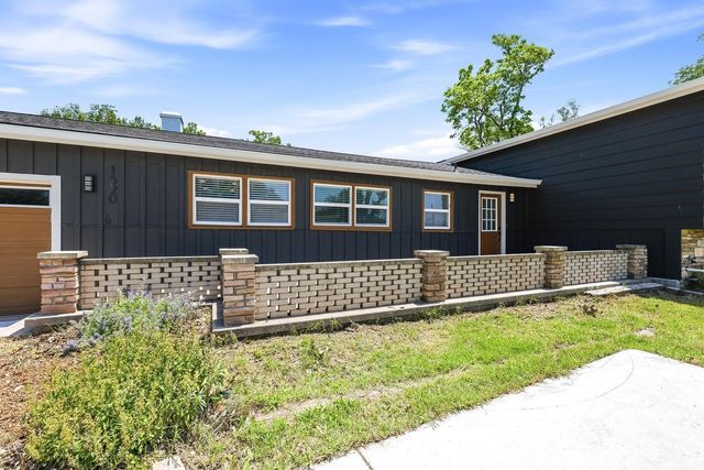 1520 S Andover Rd, Andover, KS 67002