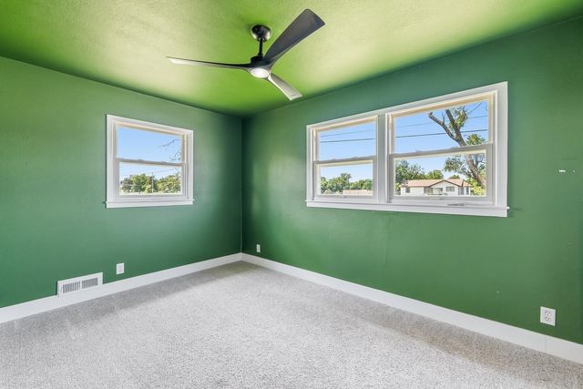 1520 S Andover Rd, Andover, KS 67002
