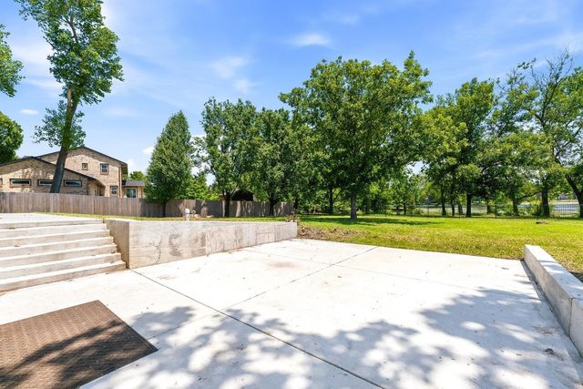 1520 S Andover Rd, Andover, KS 67002