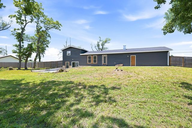 1520 S Andover Rd, Andover, KS 67002