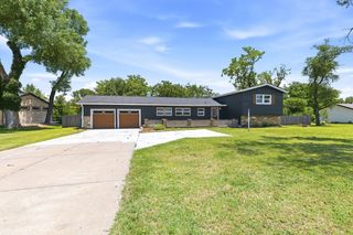 1520 S Andover Rd, Andover, KS 67002