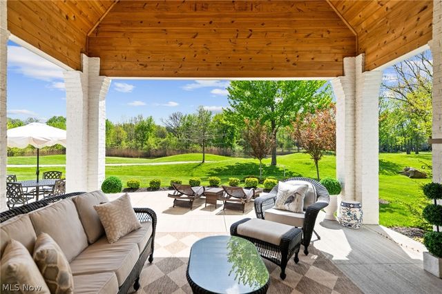 33683 Via San Angelo Drive, Avon, OH 44011