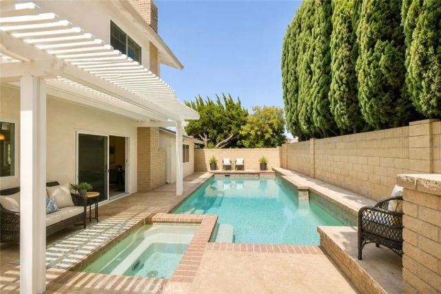 4556 Guava, Seal Beach, CA 90740