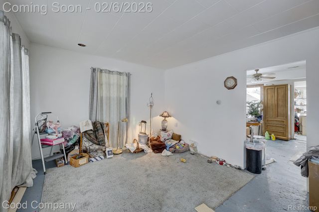 1560 E Meyers Avenue, Hazel Park, MI 48030