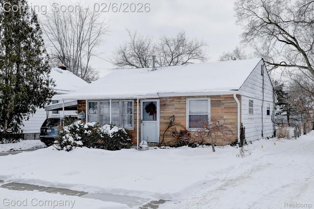 1560 E Meyers Avenue, Hazel Park, MI 48030