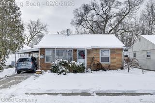 1560 E Meyers Avenue, Hazel Park, MI 48030