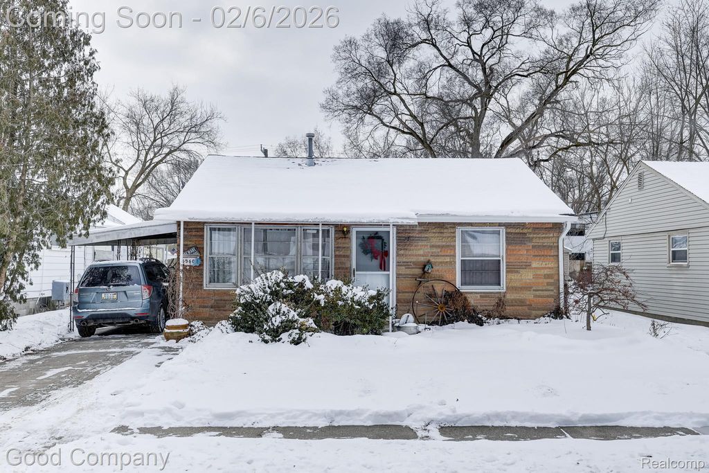 1560 E Meyers Avenue, Hazel Park, MI 48030