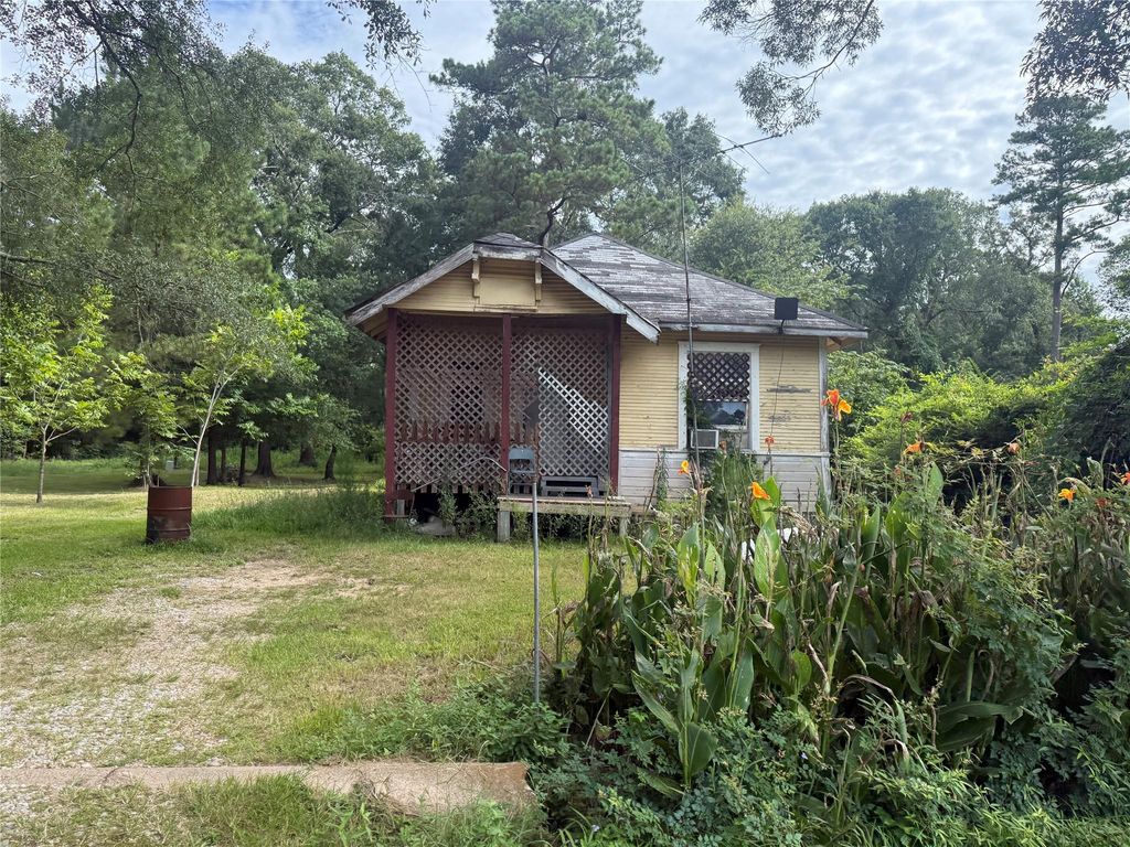 210 County Road 3992, Cleveland, TX 77328