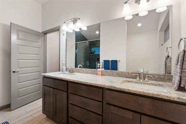 1158 Ridgeway DR A, Austin, TX 78702