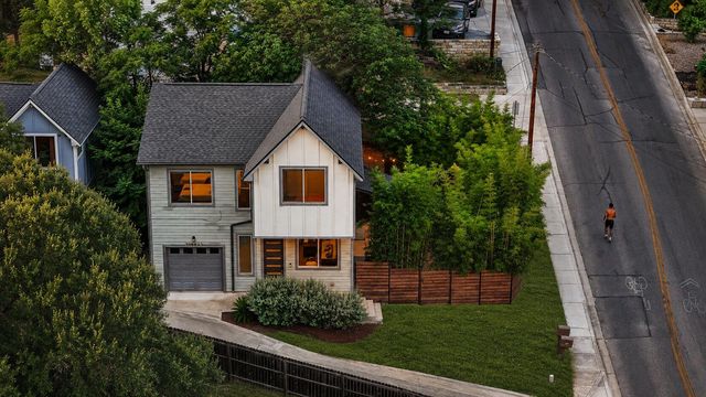 1158 Ridgeway DR A, Austin, TX 78702