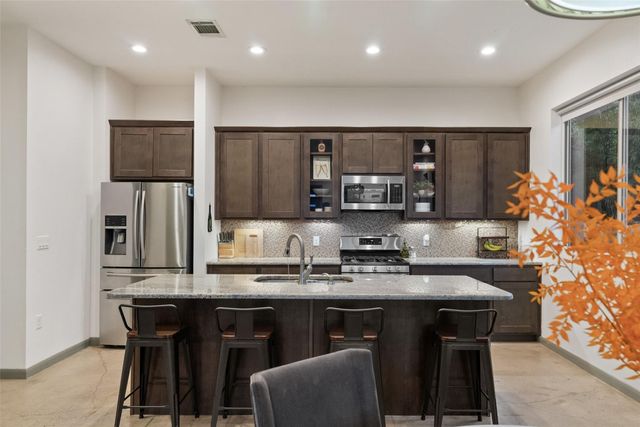 1158 Ridgeway DR A, Austin, TX 78702
