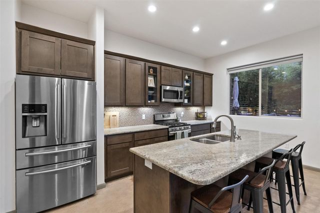 1158 Ridgeway DR A, Austin, TX 78702