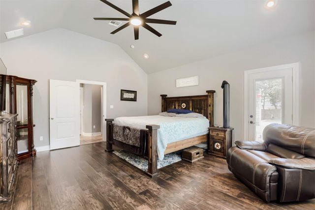 138 Elm Wood DR, Elgin, TX 78621