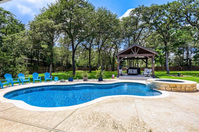 138 Elm Wood DR, Elgin, TX 78621