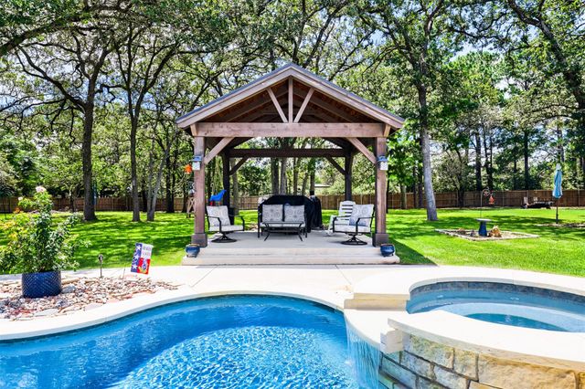 138 Elm Wood DR, Elgin, TX 78621