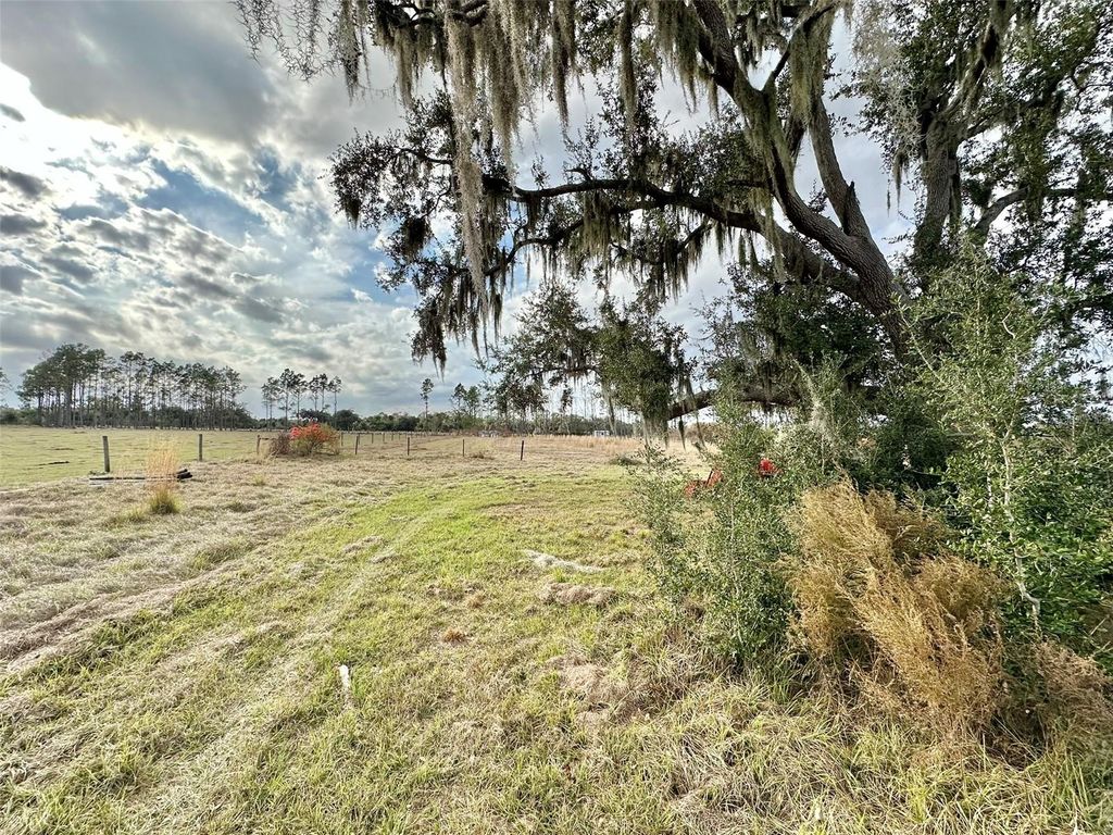 Image 11 of property listing at 14780 SUGAR BOWL ROAD, Myakka City, FL 34251