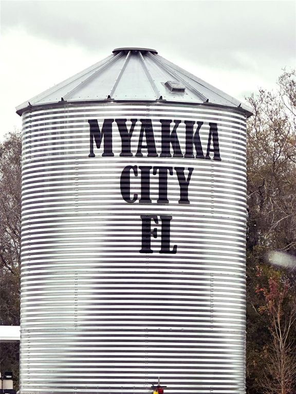 Image 5 of property listing at 14780 SUGAR BOWL ROAD, Myakka City, FL 34251